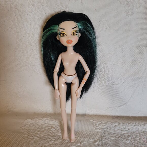 Bratz Bratzillaz Back to Magic Victoria Antique Doll 2013 MGA - Picture 9 of 17